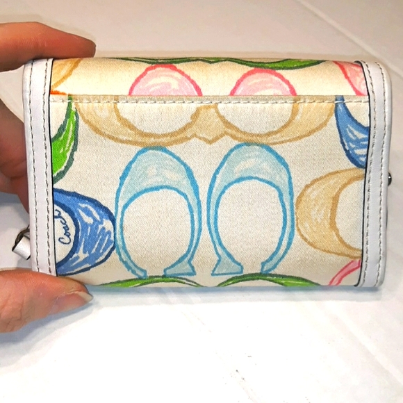 Like New COACH Vintage Hampton's Scribble Wallet - Picture 5 of 16